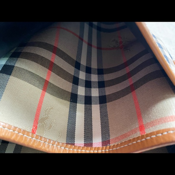 ❤️SOLD❤️Preloved Used Authentic Burberry’s Real Leather Shoulder Sling Bag - Picture 8 of 16